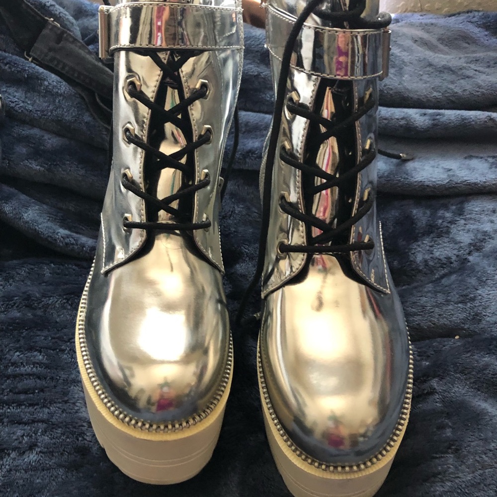 Silver platforms dollskill